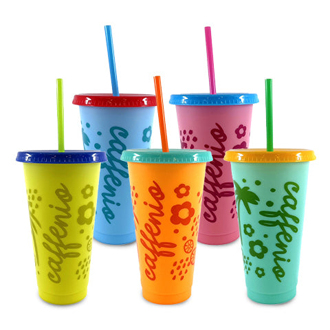 Vaso de plástico con popote